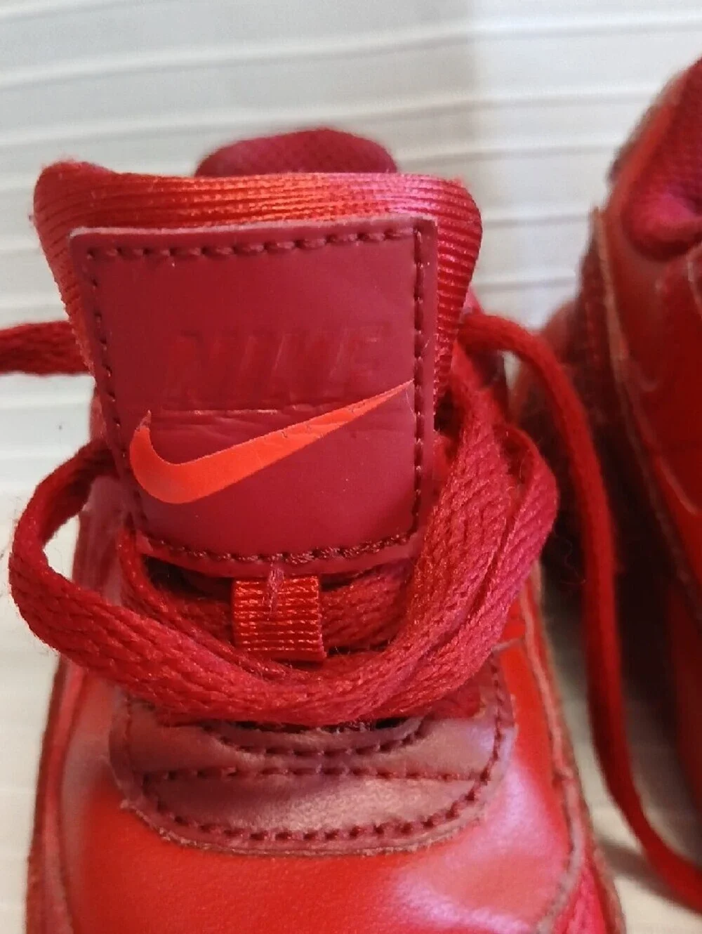 Nike Kids Red Low-Top Sneakers